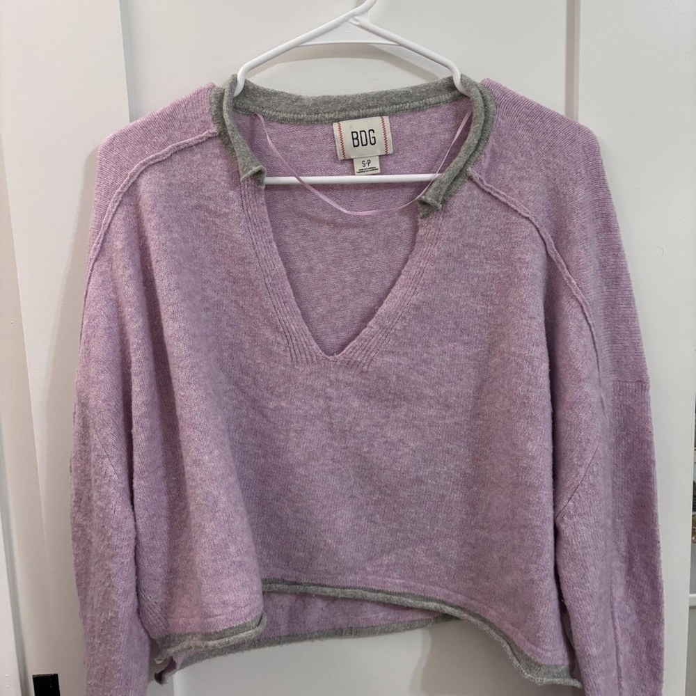 BDG Lilac V-Neck Sweater with Light Gray Edges